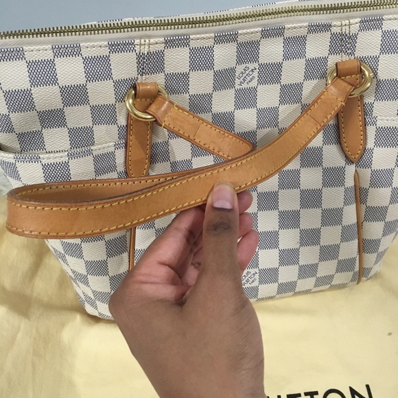 Wallet is SOLD LV Totally pm bag still available. - Picture 2 of 16